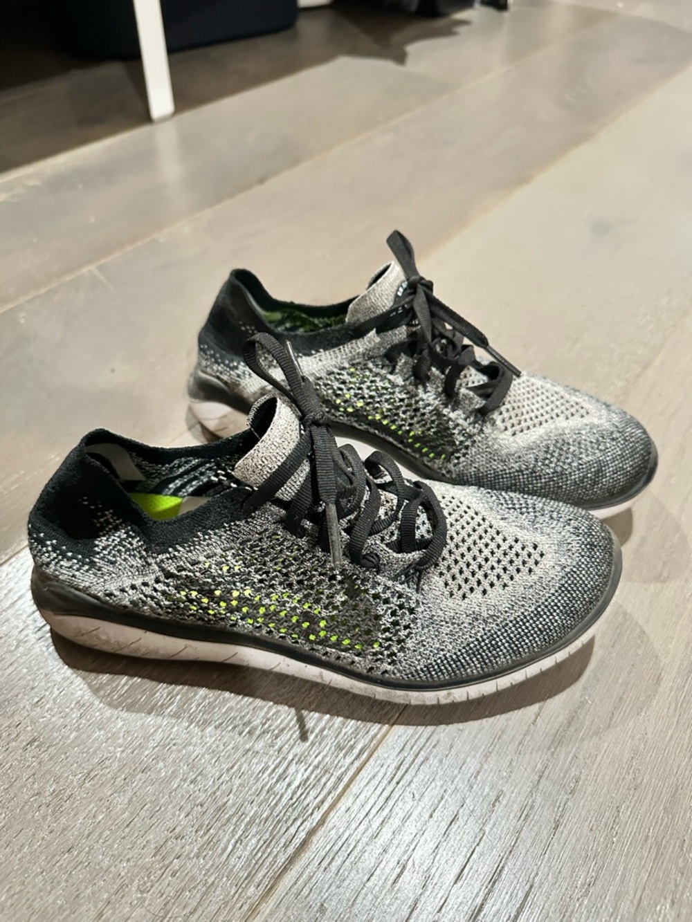 Women’s Nikes size 7